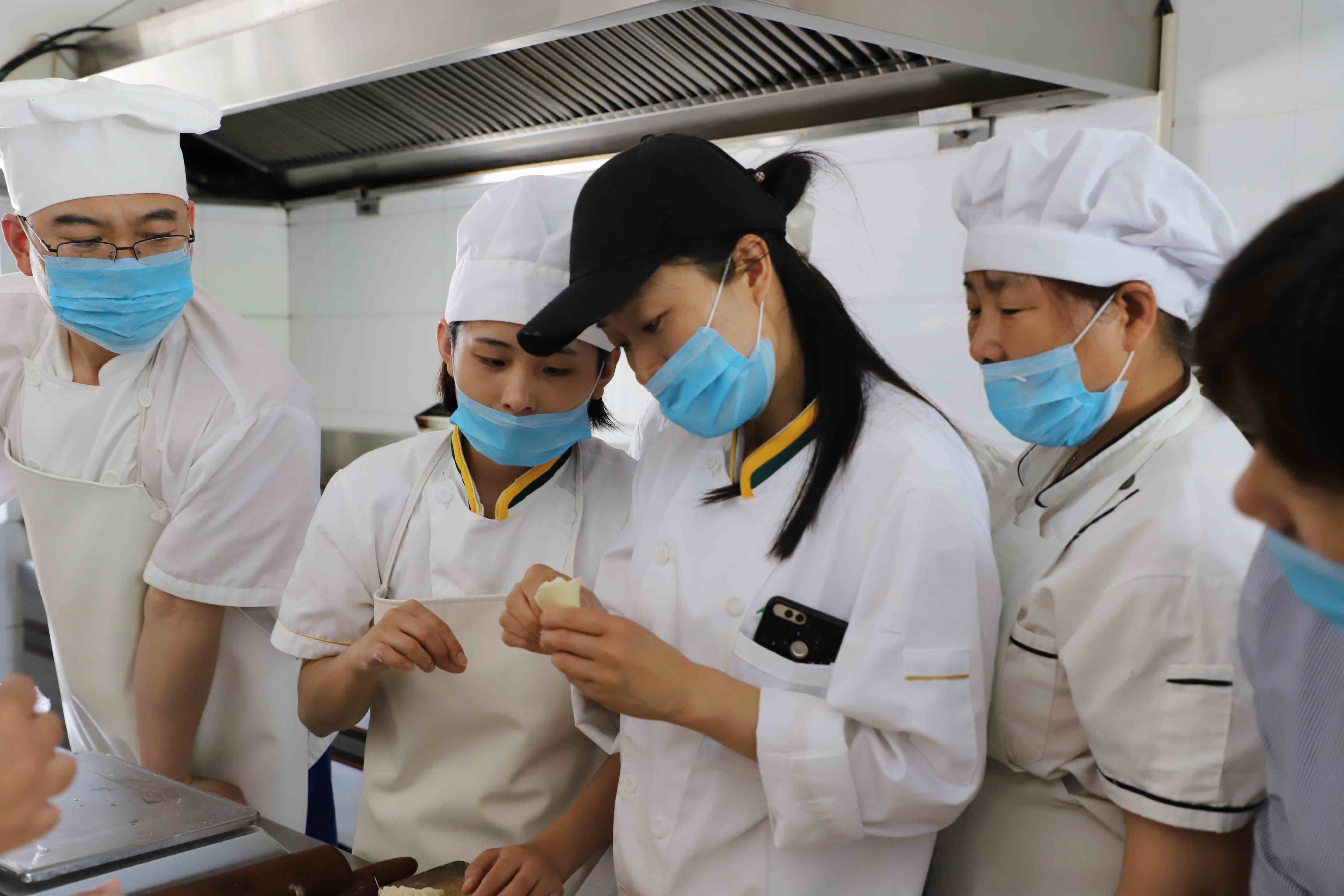 有口福啦！公司食堂開展面食業(yè)務(wù)提升培訓(xùn)