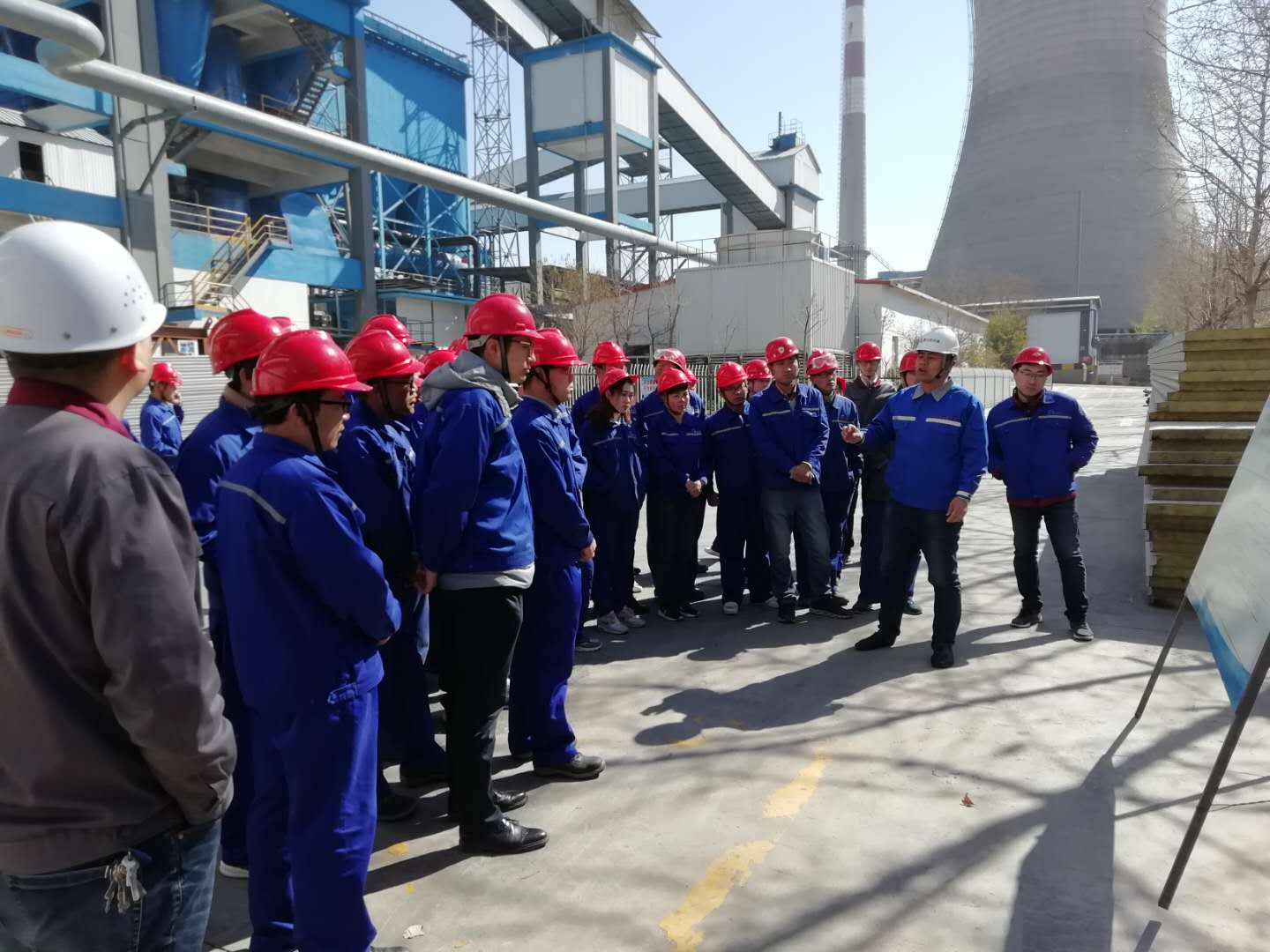 對標(biāo)先進(jìn) 強(qiáng)化管理—重山光電組織全員進(jìn)行參觀學(xué)習(xí)活動