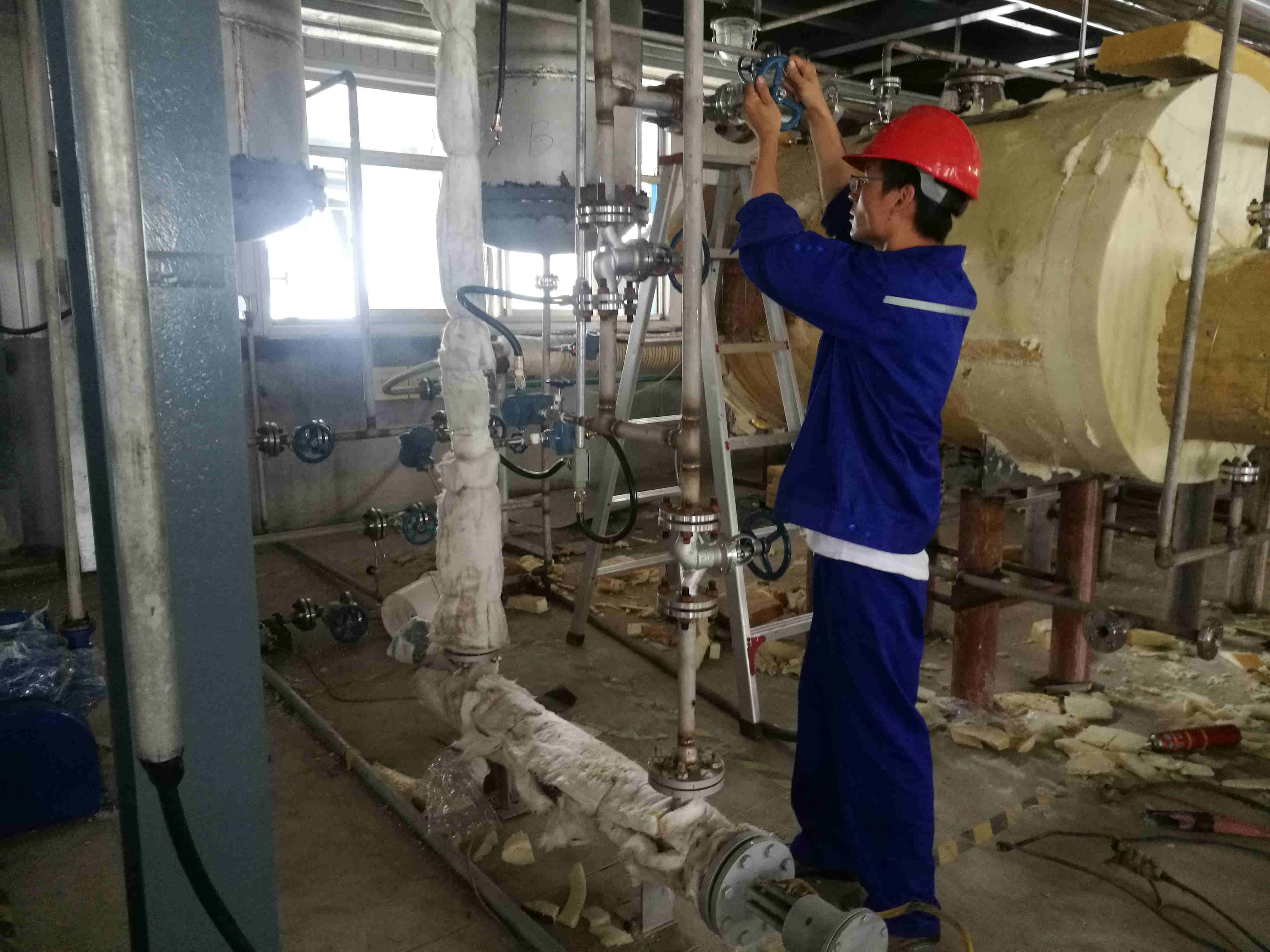 戰(zhàn)高溫，斗酷暑，全力以赴保進(jìn)度77