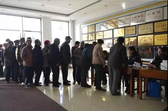 重山集團(tuán)春節(jié)慰問金情暖千家98