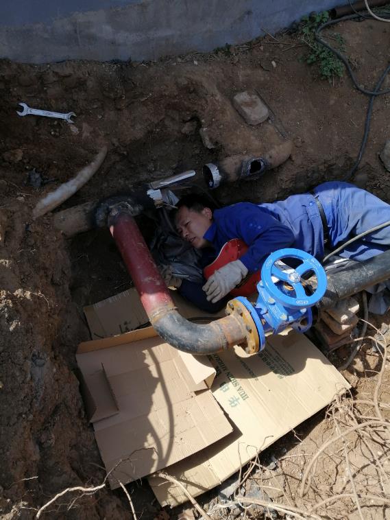 點贊|清明假期，綜合管理部組織水路管線改造