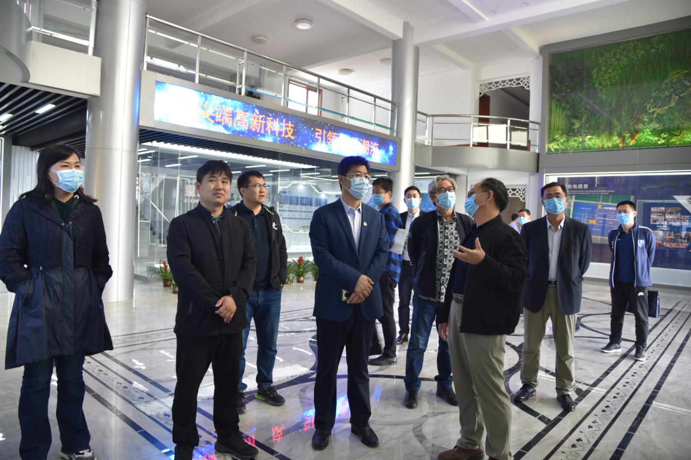 淄川區(qū)副區(qū)長郭亦華一行領(lǐng)導(dǎo)到我公司調(diào)研考察