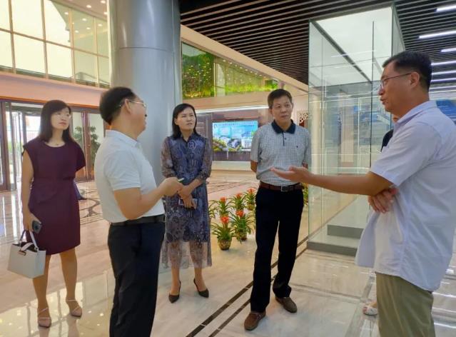 市工信局副局長(zhǎng)邱萬(wàn)勇到集團(tuán)調(diào)研指導(dǎo)工作