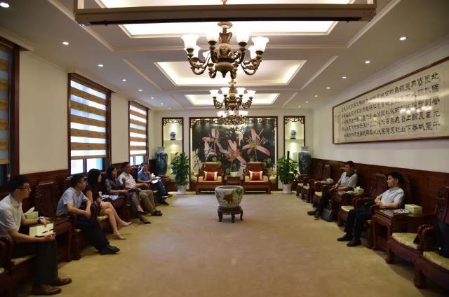 市工信局副局長(zhǎng)邱萬(wàn)勇到集團(tuán)調(diào)研指導(dǎo)工作81