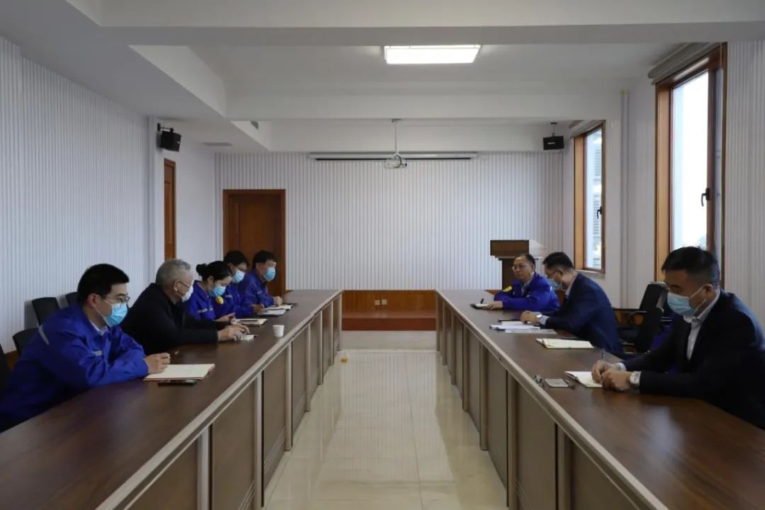 集團(tuán)董事長(zhǎng)兼總經(jīng)理王魯淄督導(dǎo)我公司項(xiàng)目