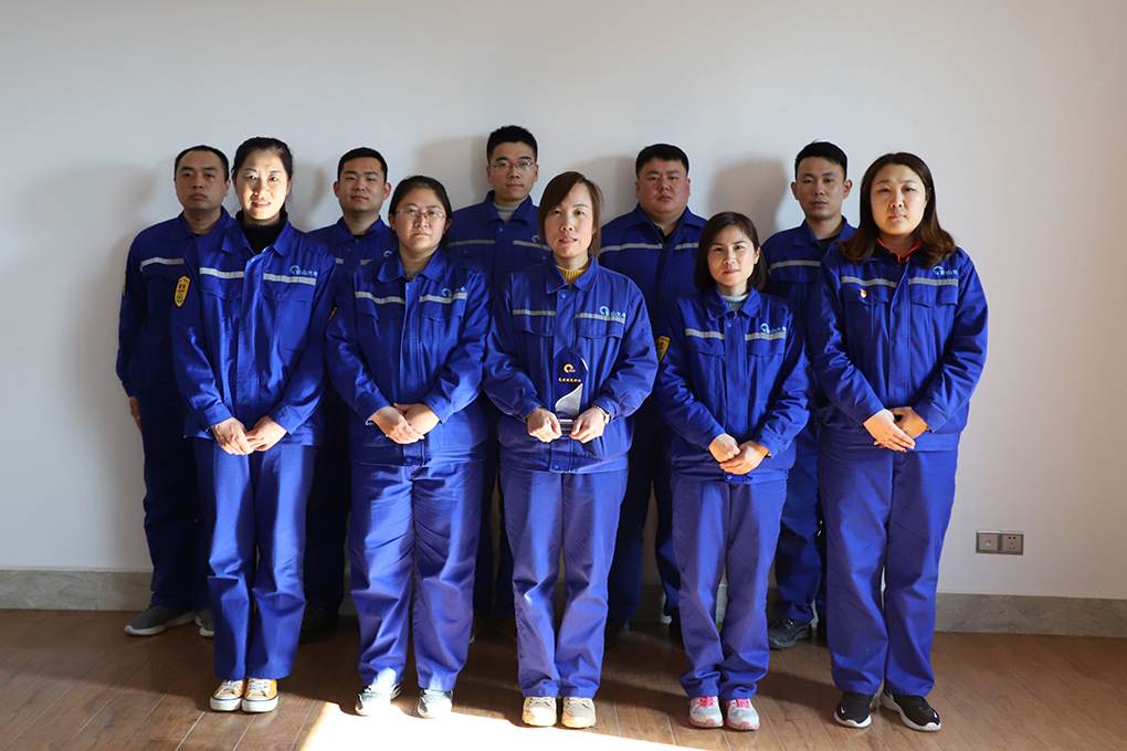 先進(jìn)模范班組代表 氟碳電池項(xiàng)目部—于微微班組26