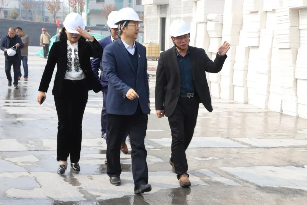 淄川區(qū)委常委、副區(qū)長(zhǎng)郭亦華到我公司調(diào)研