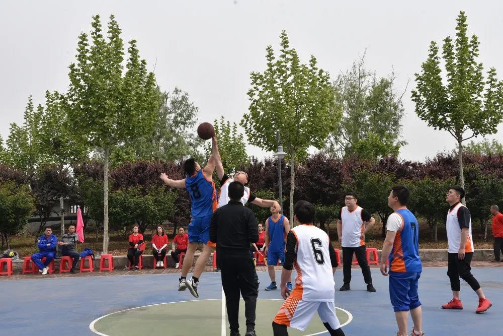 致敬五四精神 傳遞青春力量——集團(tuán)成功舉辦第二十一屆“重山杯”職工運(yùn)動(dòng)會(huì)13