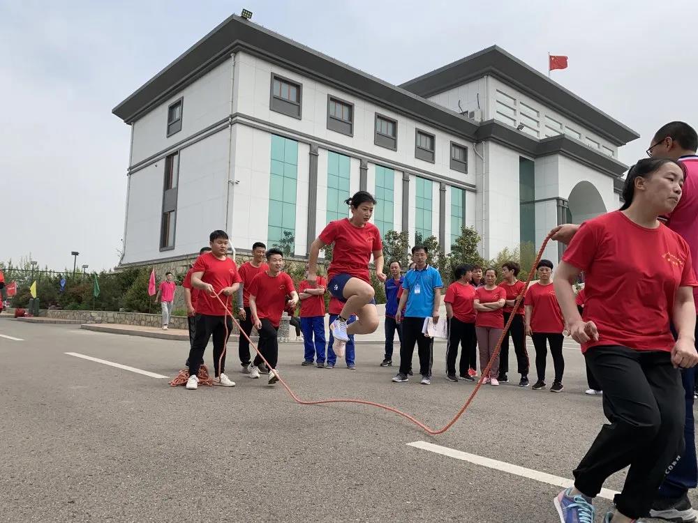 致敬五四精神 傳遞青春力量——集團(tuán)成功舉辦第二十一屆“重山杯”職工運(yùn)動(dòng)會(huì)13