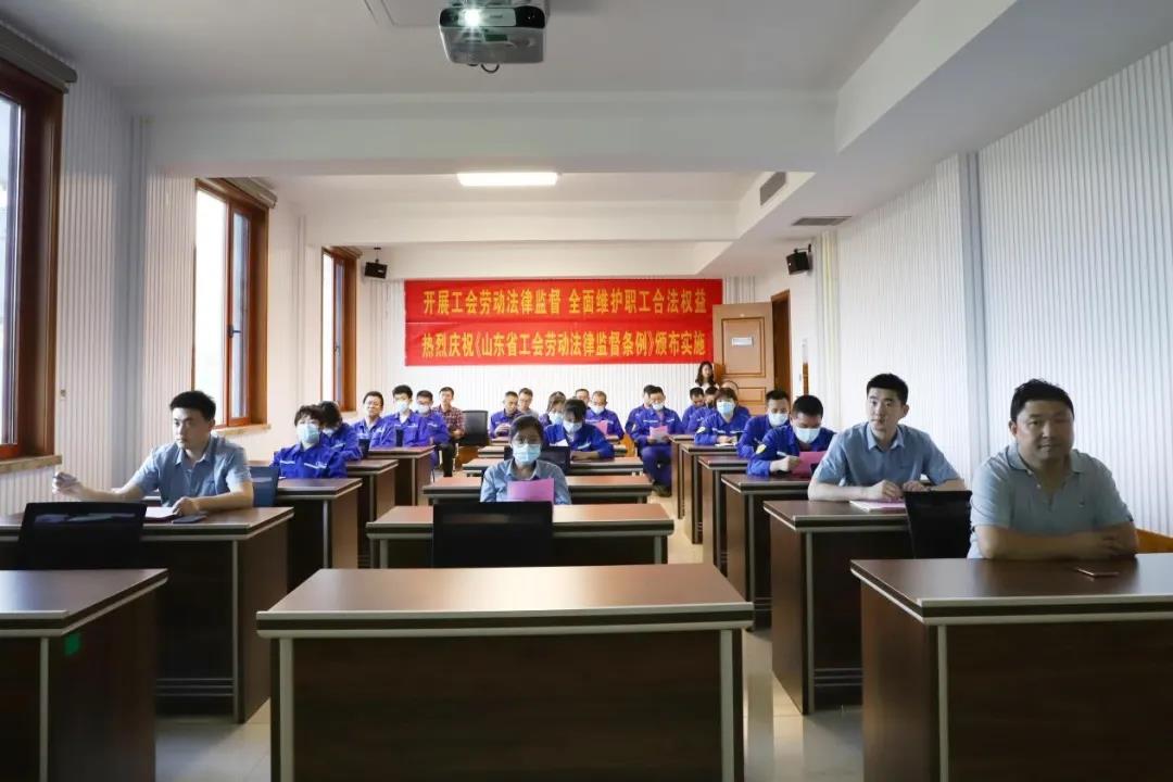 區(qū)總工會到我公司開展“送法進企業(yè)”活動