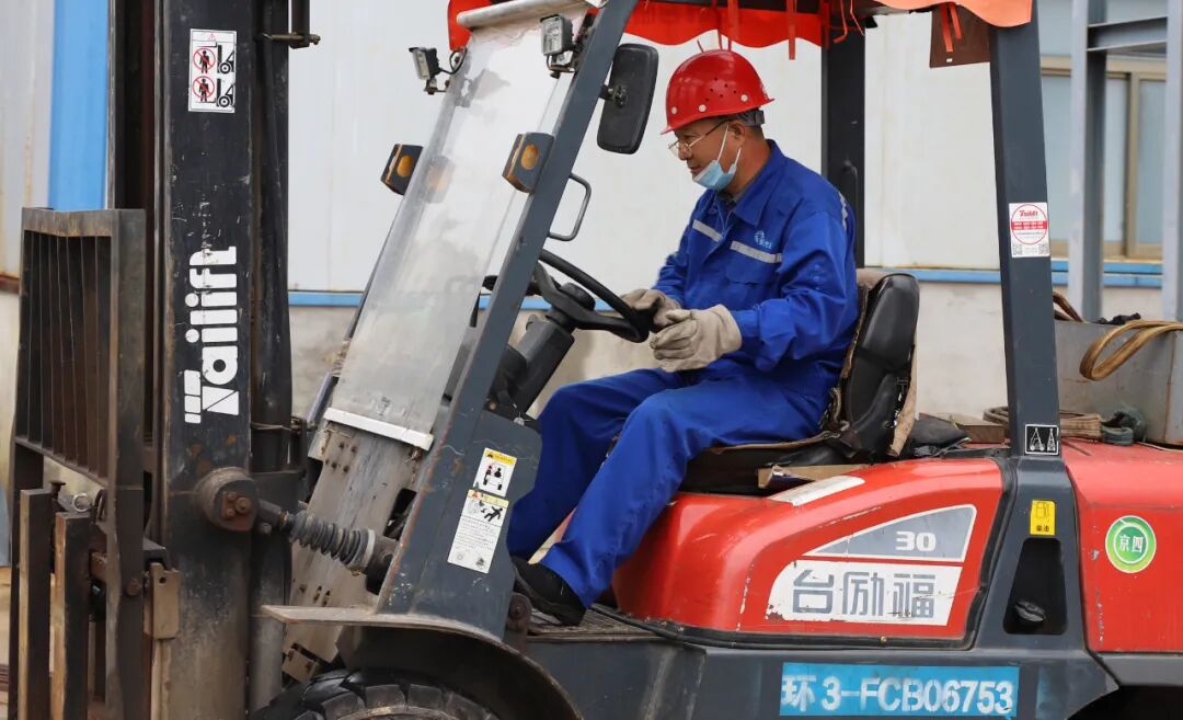 致敬堅(jiān)守者：用奮斗為祖國慶生