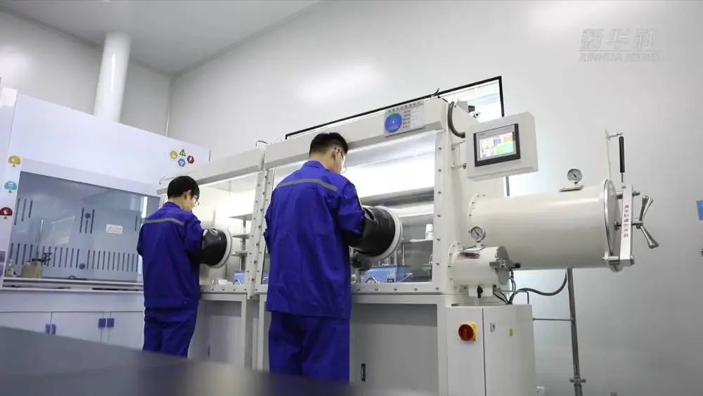 新華社報(bào)道: 重山光電科技創(chuàng)新引領(lǐng)傳統(tǒng)產(chǎn)業(yè)向“新”向“高”