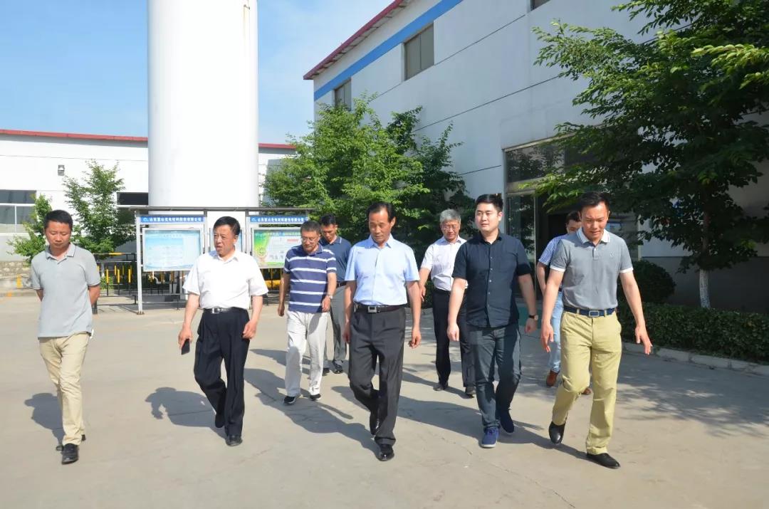 省中小企業(yè)局胡立新副局長一行來重山光電調(diào)研考察