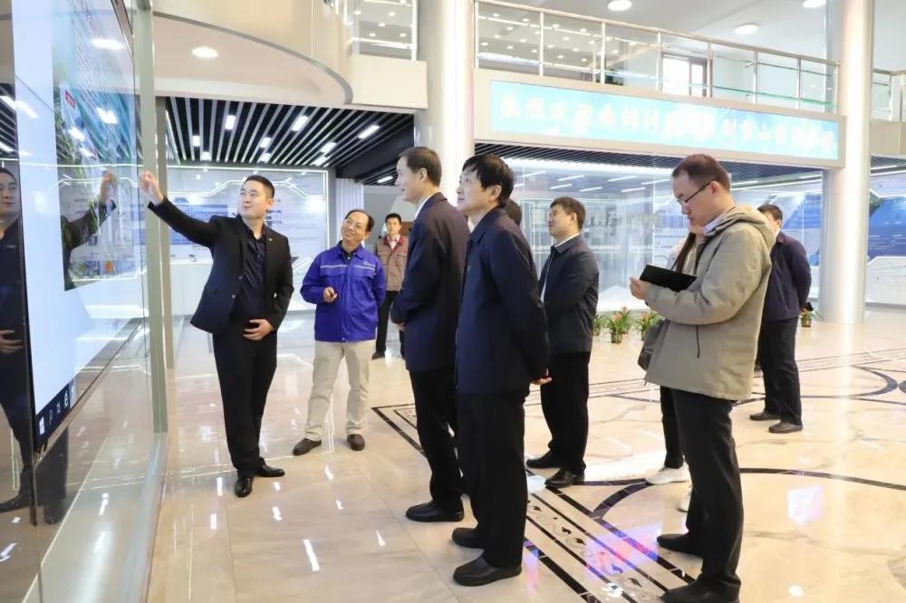 市政府研究室翟國梁主任一行到我公司調研考察