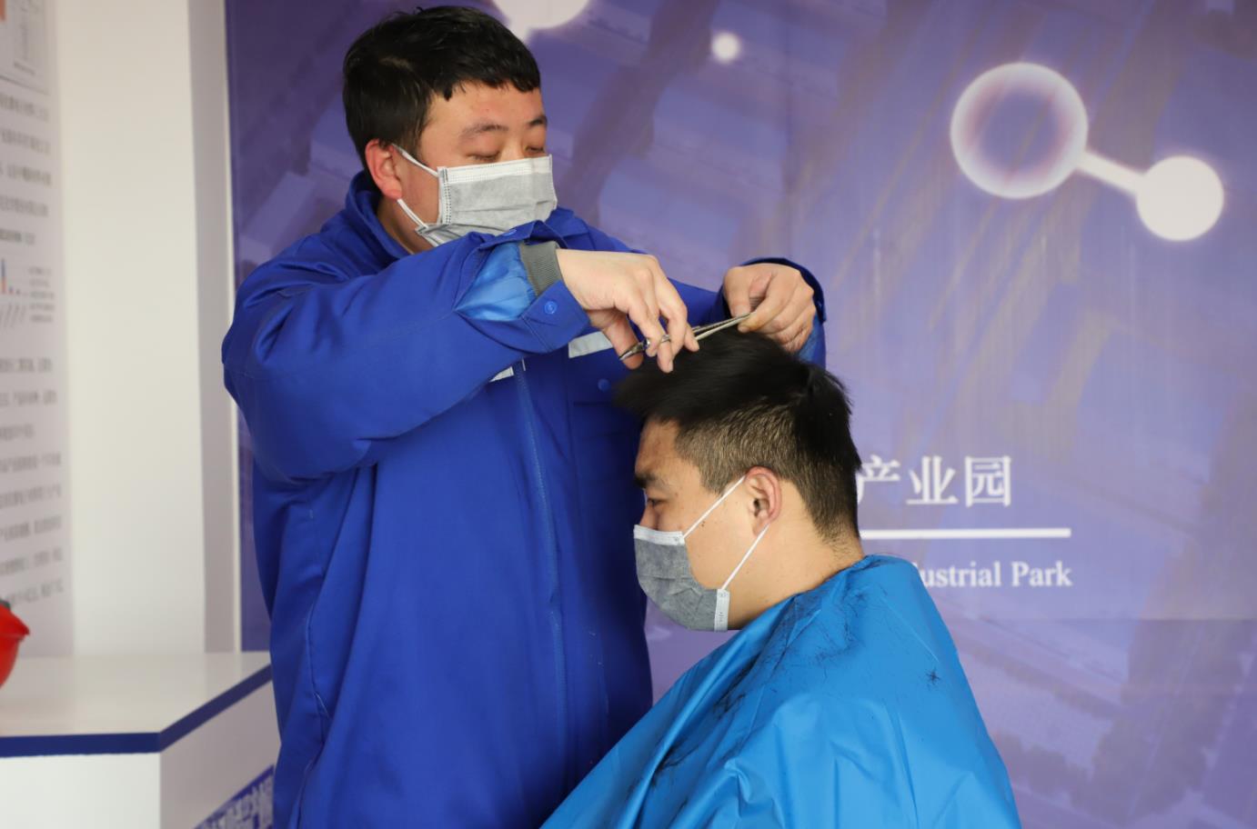 暖心！疫情期間，公司志愿者王遠哲為大家理發(fā)